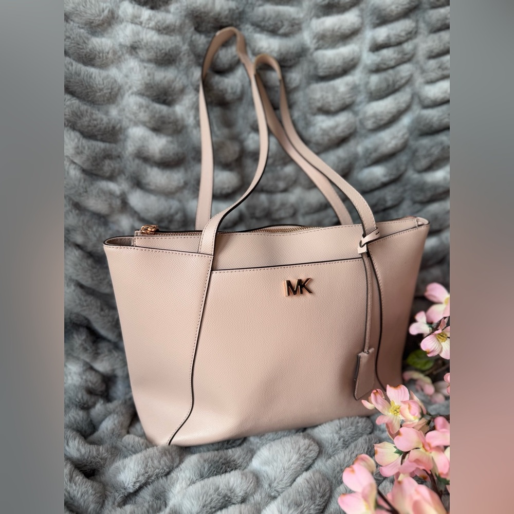 Pink MK purse w/ straps - Picture 3 of 10